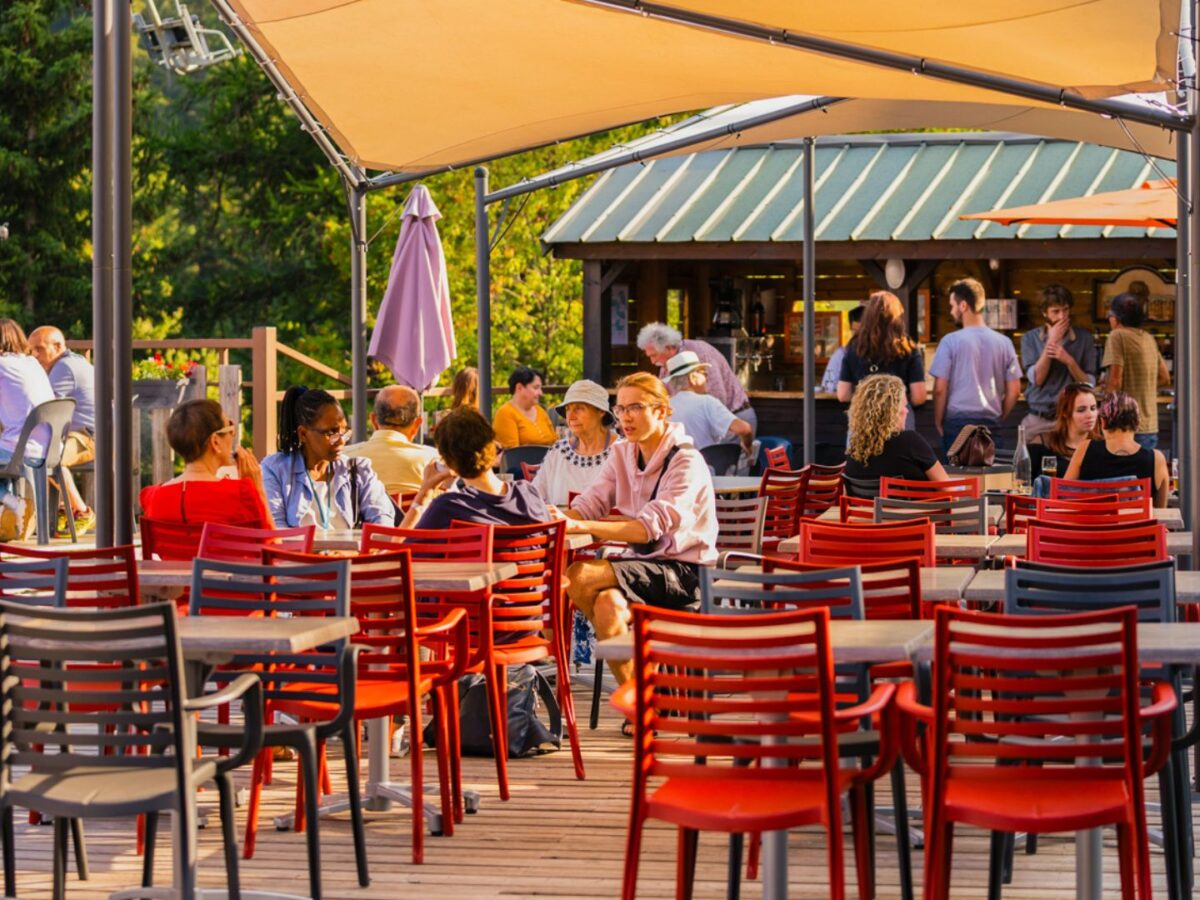 Terrasse et bar Odesia Les Karellis